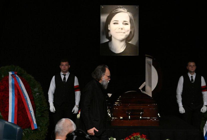 Počela komemoracija Dariji Dugini: Prijatelji i porodica se opraštaju od novinarke