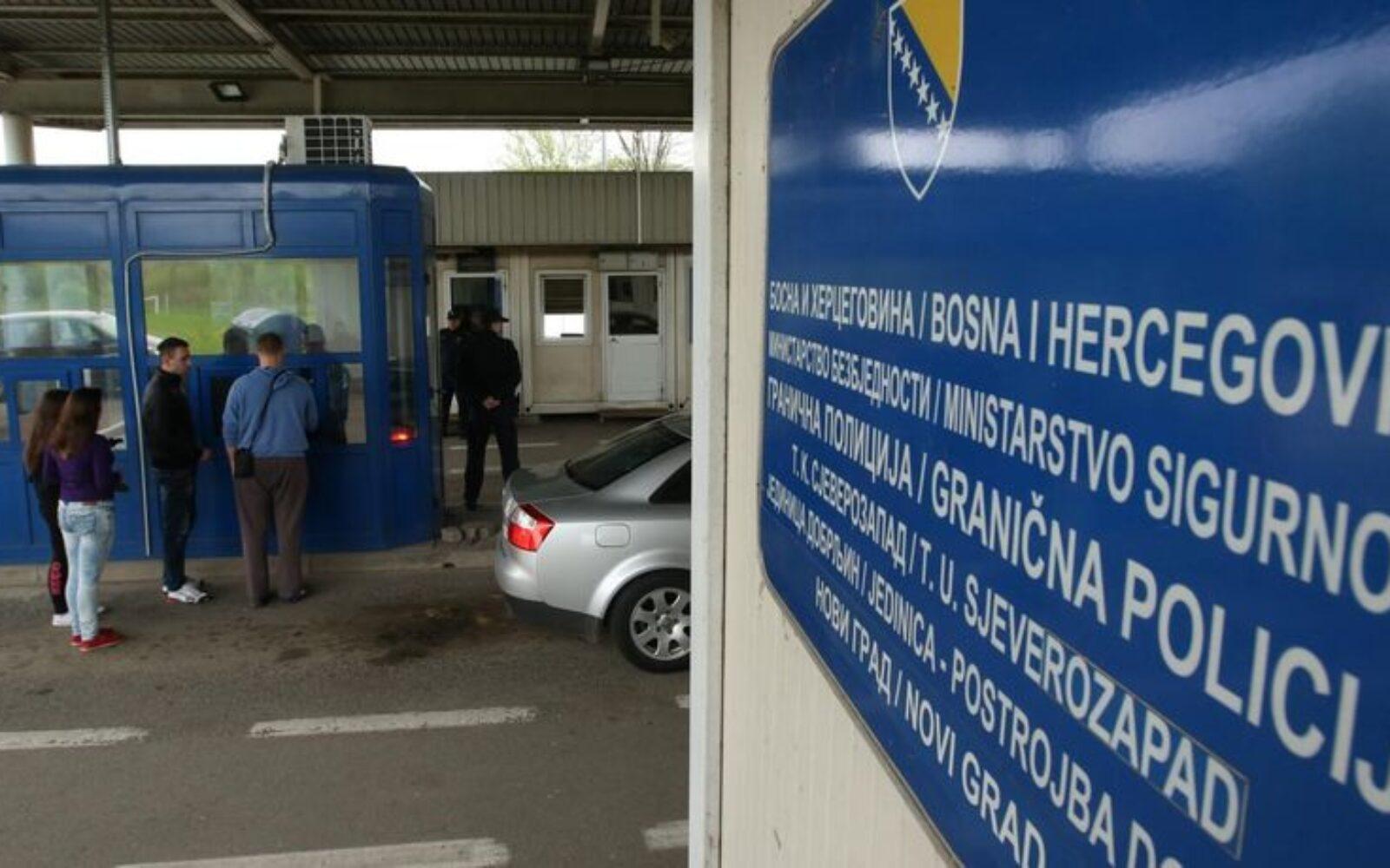 U julu je državnu granicu prešlo 3.979.723 osoba, od kojih je na ulazu u BiH evidentirano njih 2.099.557 - Avaz