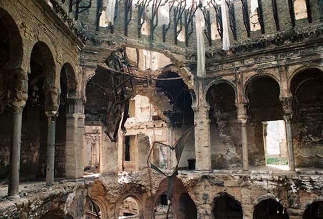 Uništena Vijećnica nakon granatiranja agresora - Avaz