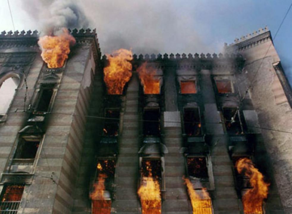 Prije 30 godina zapaljena je Vijećnica, jedan od najznačajnijih simbola Sarajeva i Bosne i Hercegovine