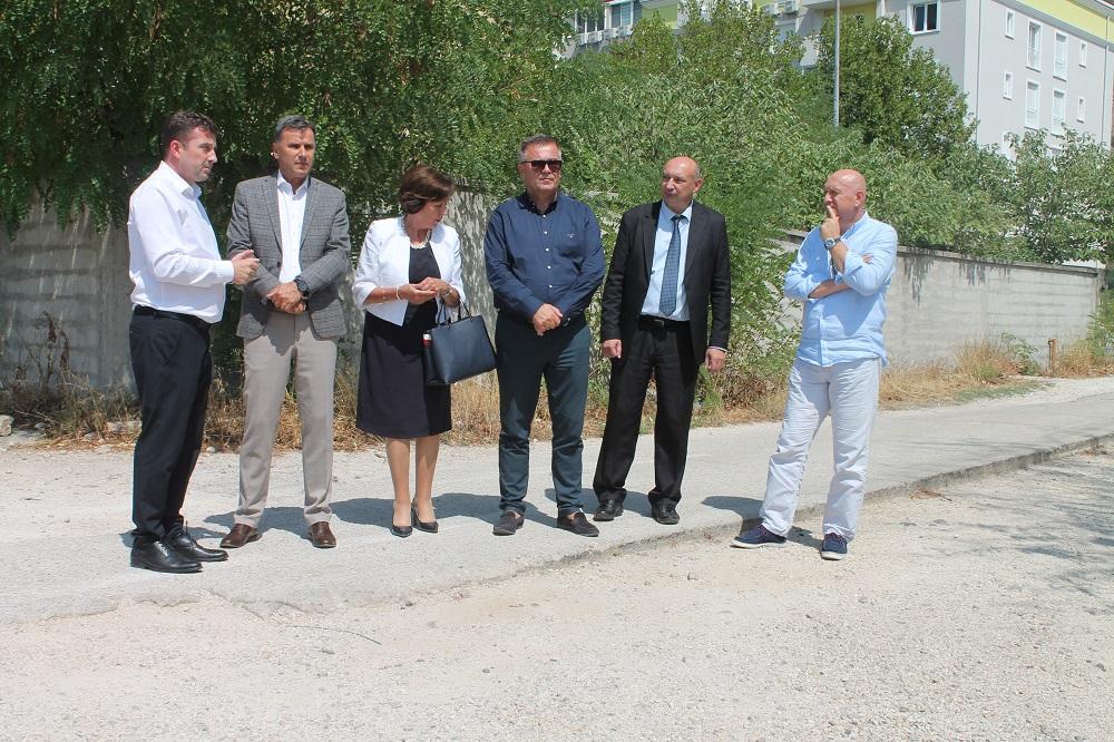 Delegacija Vlade FBiH obišla lokaciju gdje će se graditi bazen - Avaz