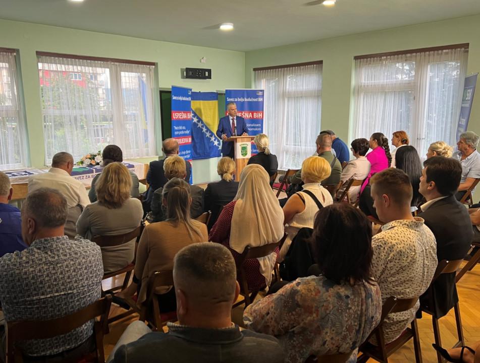 Numerous members and sympathizers of the party attended the internal party consultation - Avaz