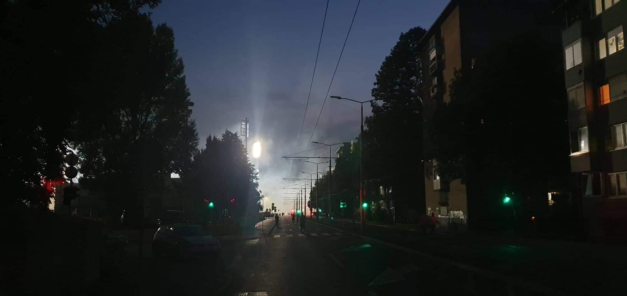 Na ulicama ispred stadiona Grbavica zavladao mrak: Ne radi ulična rasvjeta