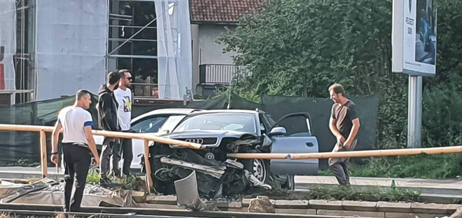 Automobilom udario u ogradu - Avaz