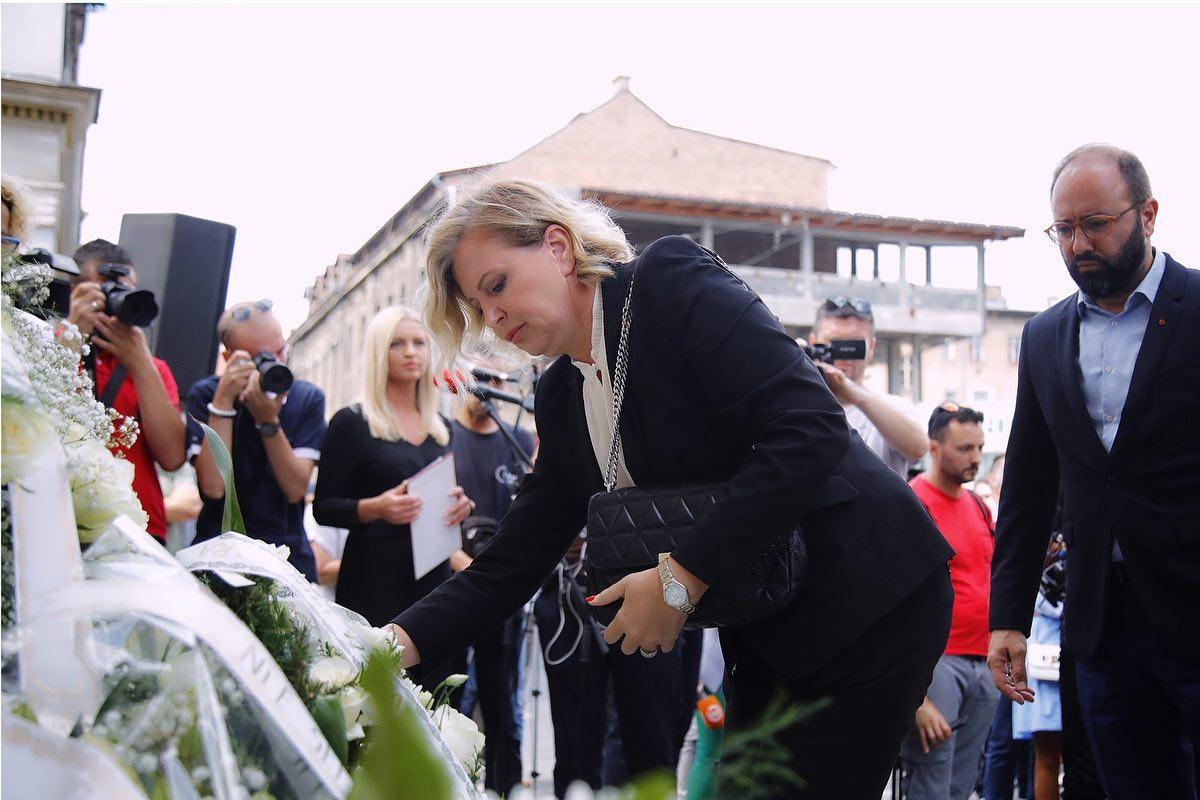 Prašović-Gadžo: Položila cvijeće i proučila fatihu žrtvama masakra - Avaz