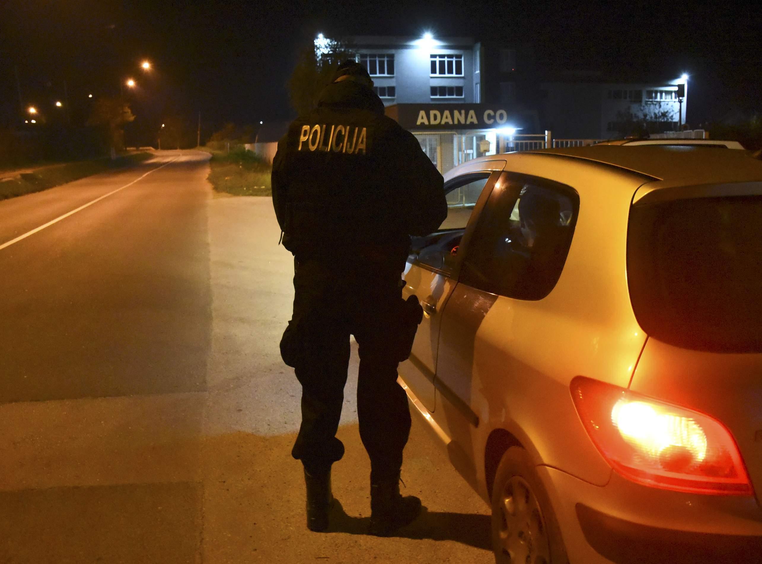 Rasvijetljen slučaj aktiviranja bombe u Trnovu: Par uhvaćen na parkingu, u vozilu krili dvije bombe i spid