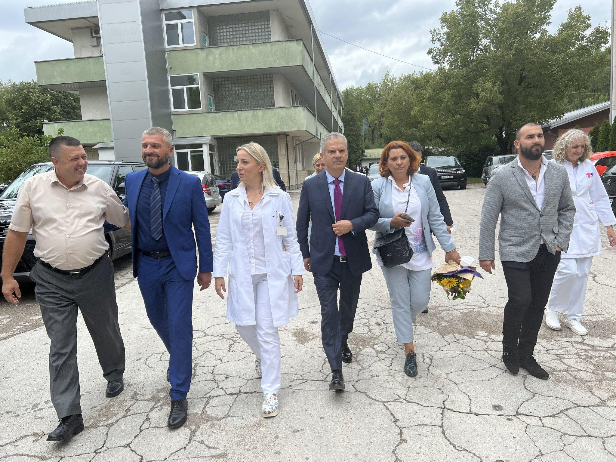 Savez za bolju budućnost BiH started the campaign with a visit to the maternity hospital in Bihać