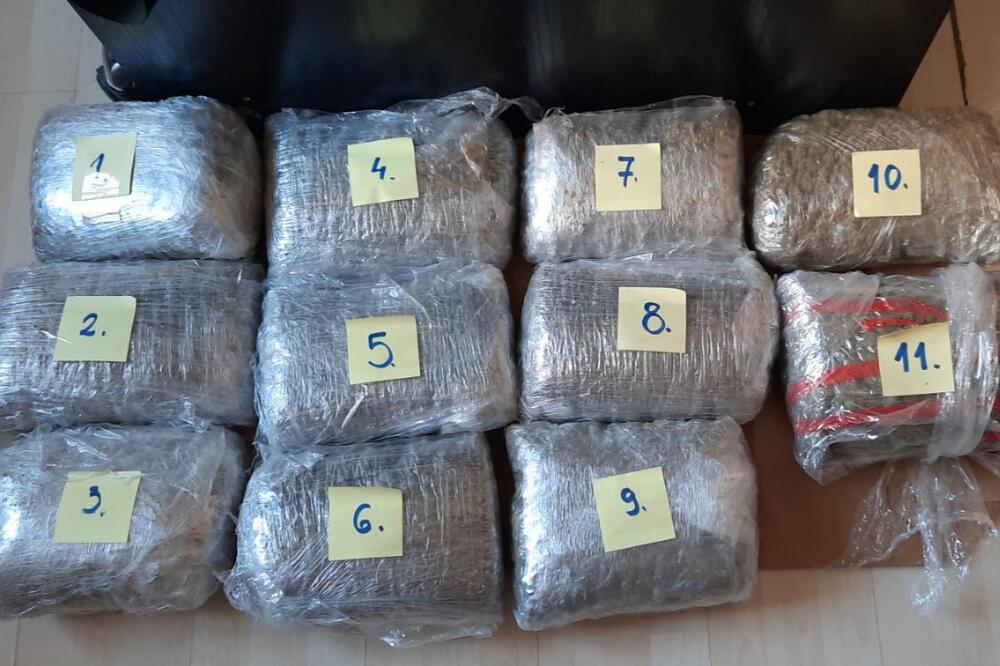 Nevjerovatna zaplijena u Novom Pazaru: U gepeku pronašli 70 kilograma droge