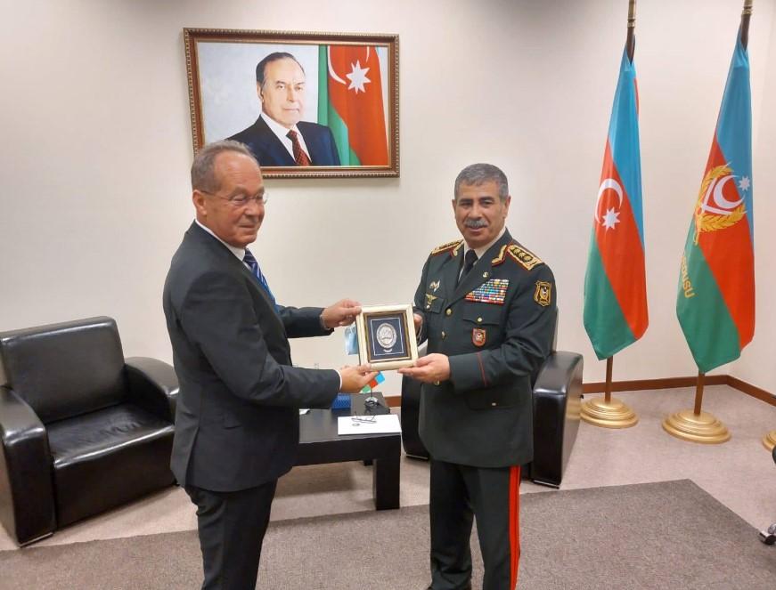 Podžić se sastao sa ministrom odbrane Azerbejdžana: Razgovarano o odnosima dviju zemalja