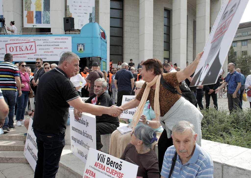 U Zagrebu protesti protiv Vlade, traži se ostavka i prijevremeni izbori