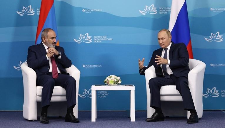 Putin razgovarao s premijerom Armenije o eskalaciji na armensko-azerbejdžanskoj granici