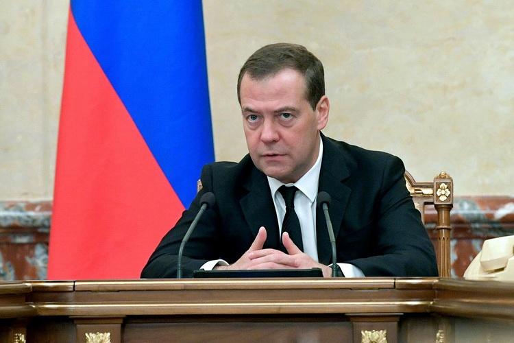 Medvedev prijeti: Zemlja će da gori, a cement da se topi