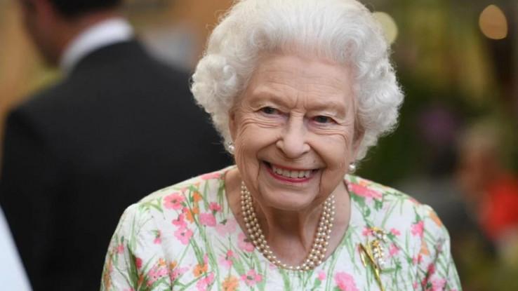 Kraljica Elizabeta nikada nije izlazila iz dvora bez biserne ogrlice