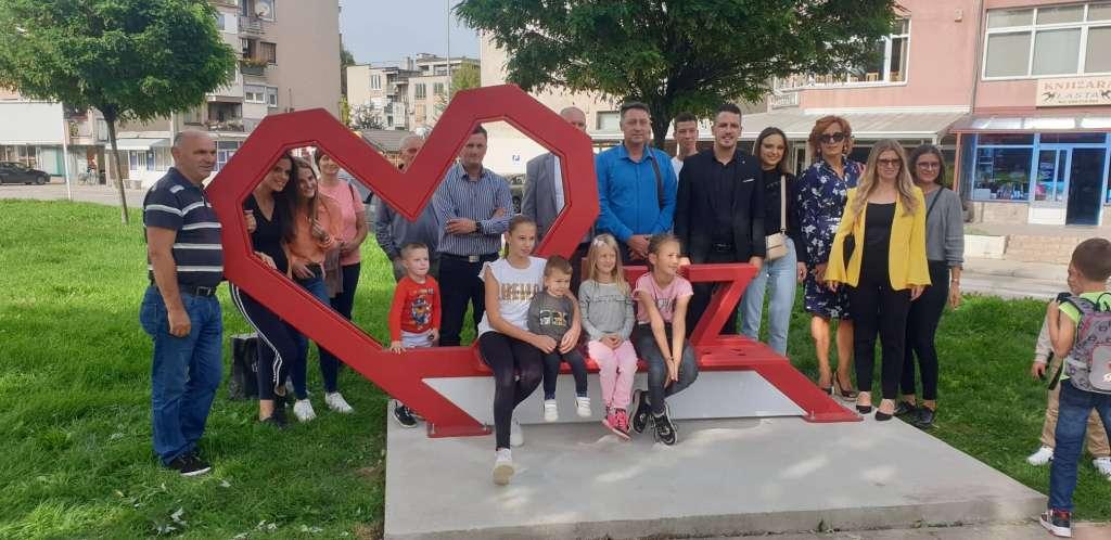 Mladi iz Viteza izgradili spomenik ljubavi