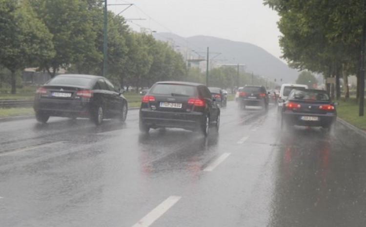 Na ovim dionicama bit će zastoji: Vozači se savjetuju da budu maksimalno oprezni zbog kiše