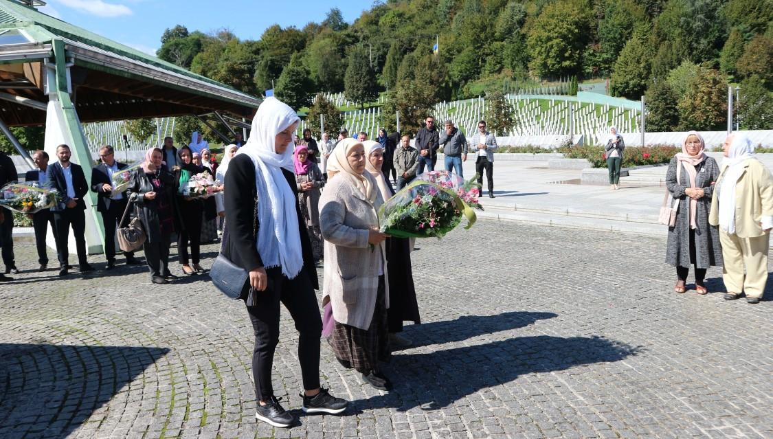 Obilježena godišnjica otvaranja Memorijalnog centra Potočari - Avaz