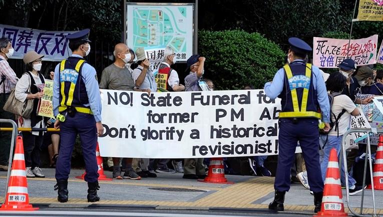 Japanac se zapalio u znak protesta zbog državne sahrane bivšeg premijera Abea