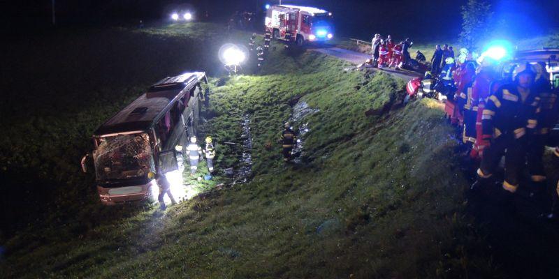 Autobus koji je prevozio 32 putnika sletio s puta: Povrijeđene 24 osobe