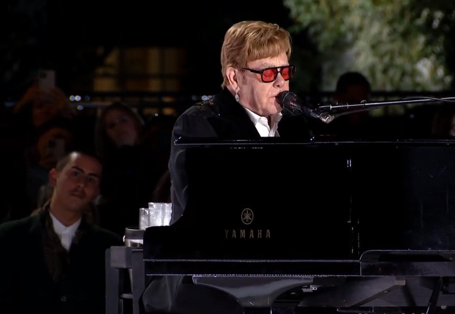 Elton Džon tokom nastupa - Avaz