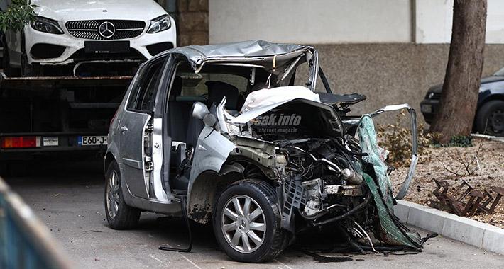 Uništen automobil koji je učestvovao u saobraćajnoj nesreći - Avaz