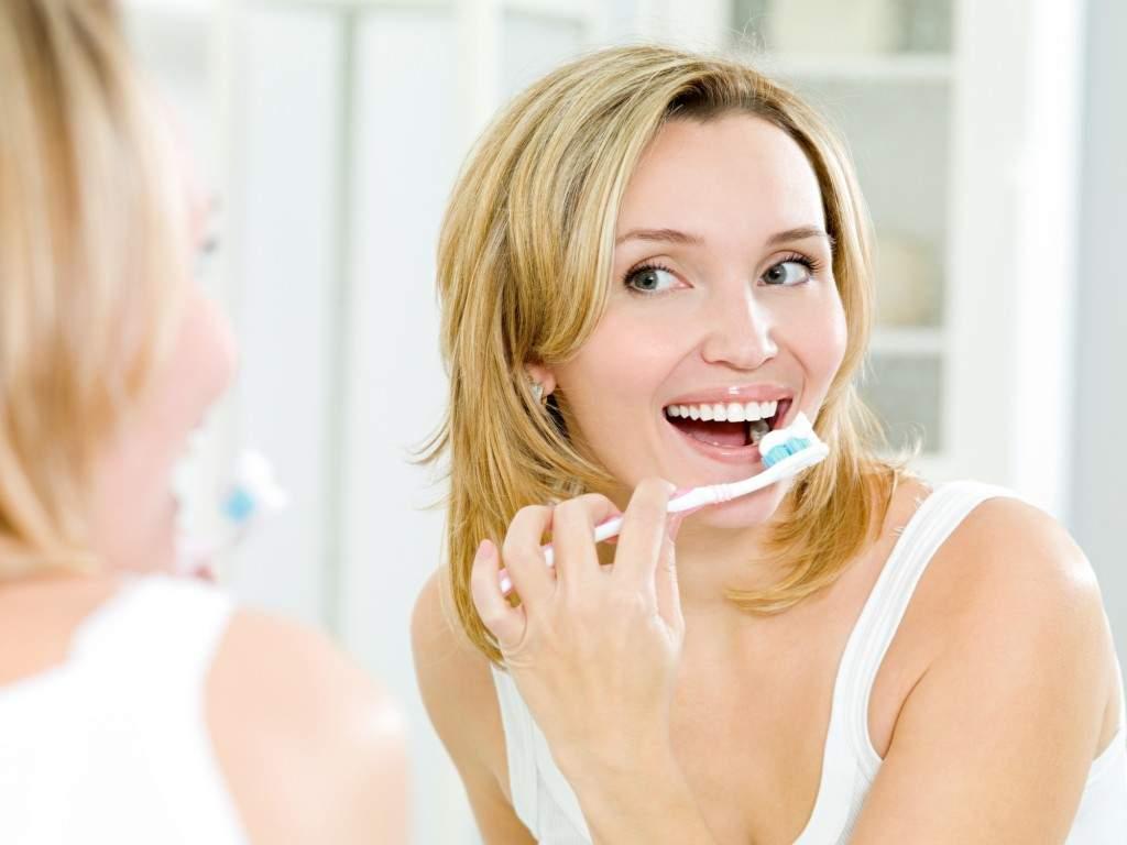 Šta prvo treba uraditi umiti se ili oprati zube