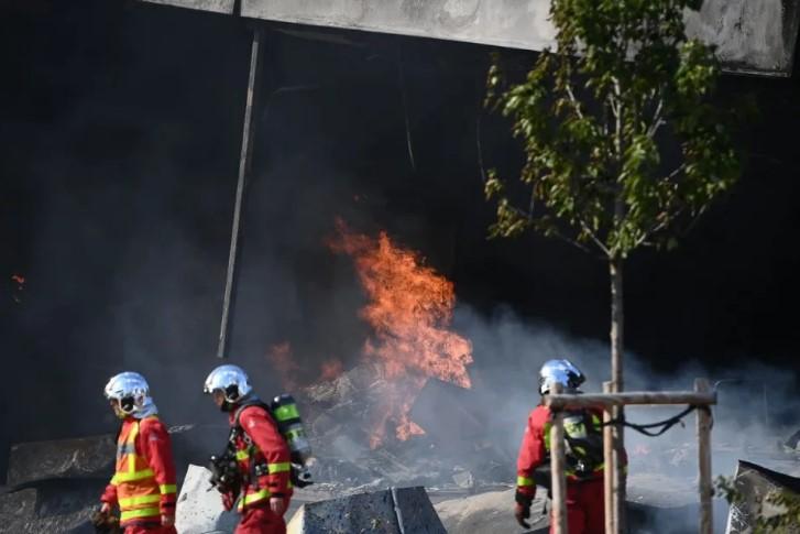 Lokalizovan požar u Parizu: Na terenu bilo 100 vatrogasaca