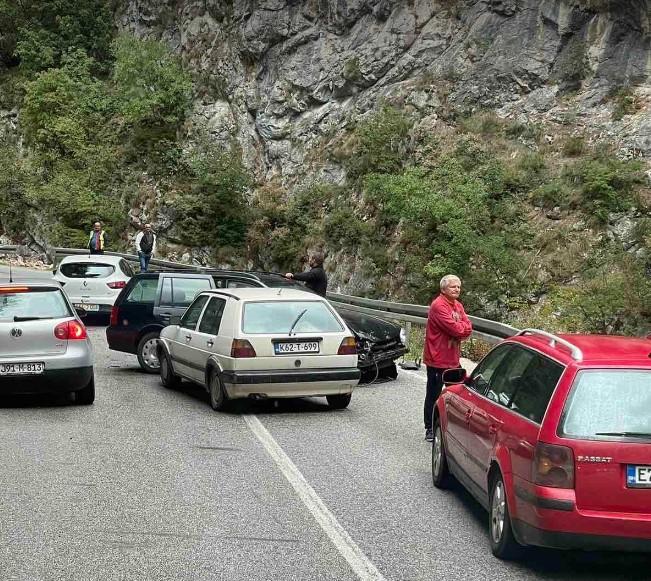 Nesreća u Trnovu izazvala zastoj u saobraćaju