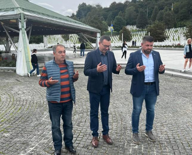 Ćamil Duraković i Nermin Džindić u Srebrenici - Avaz