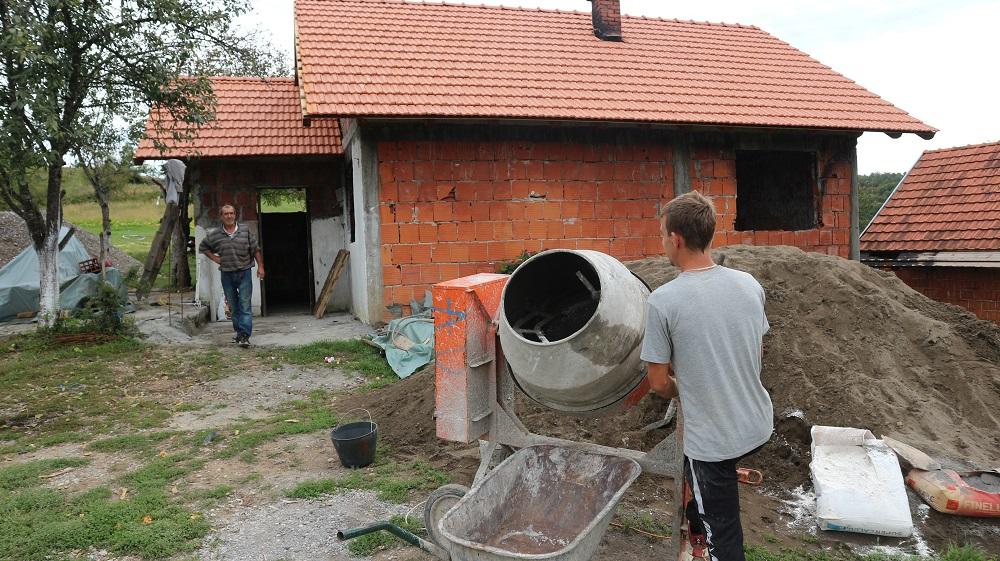 Nakon požara na kući deveteročlane porodice iz Glogove: Gerovići bi se uskoro mogli useliti u novi dom