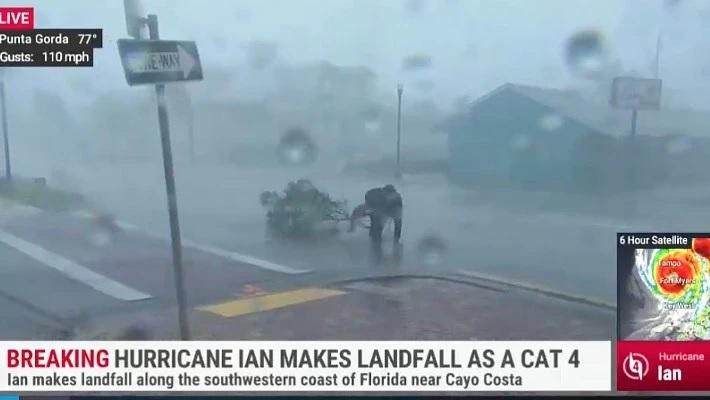 Razorni uragan na Floridi: U reportera se zabila grana, kolega ga molio da se vrati u studio