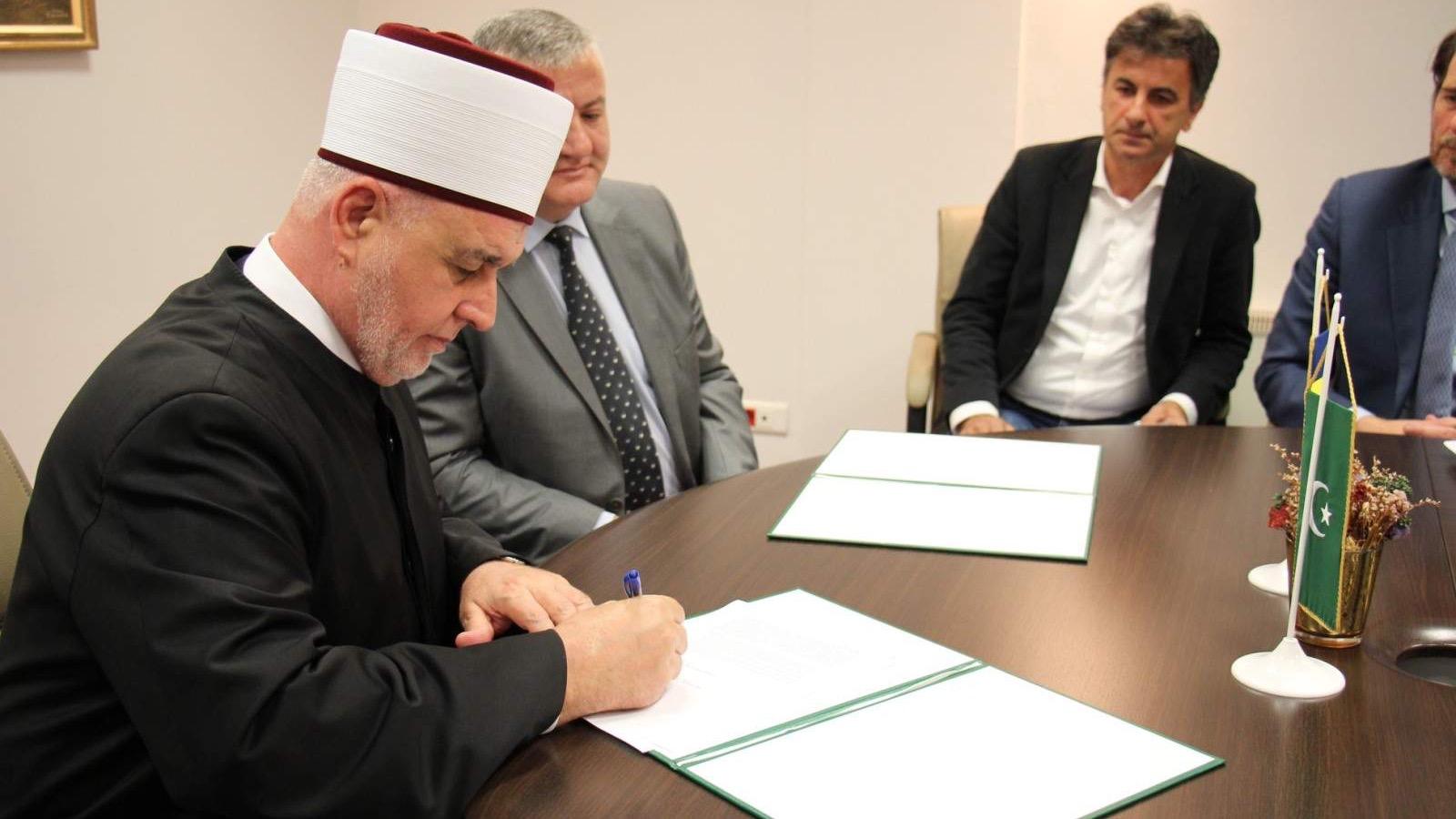 Reis Kavazović potpisao Ugovor za kupovinu objekta za potrebe Islamskog pedagoškog fakulteta u Zenici