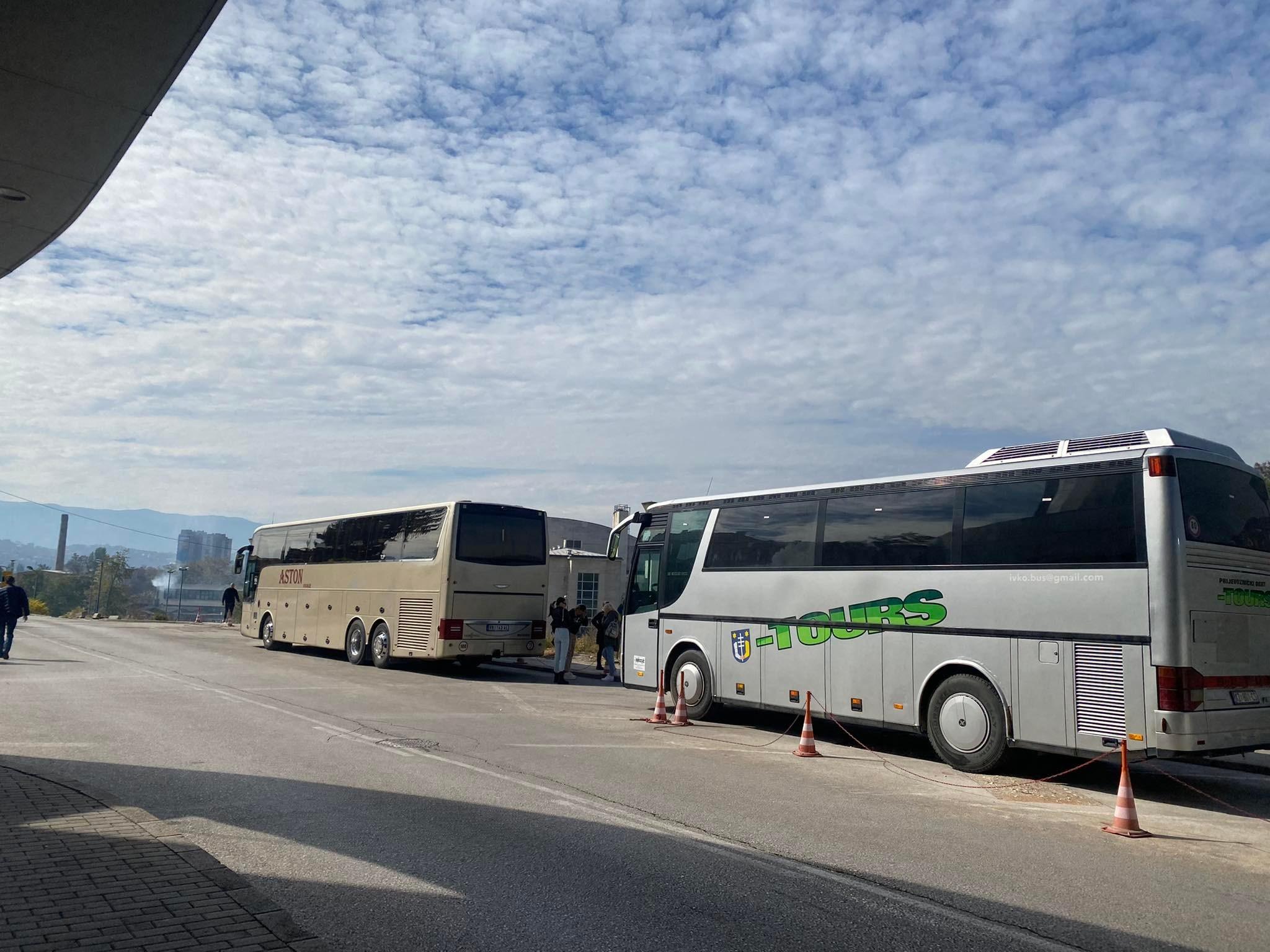 Autobusi kojima su turisti stigli u Sarajevo - Avaz