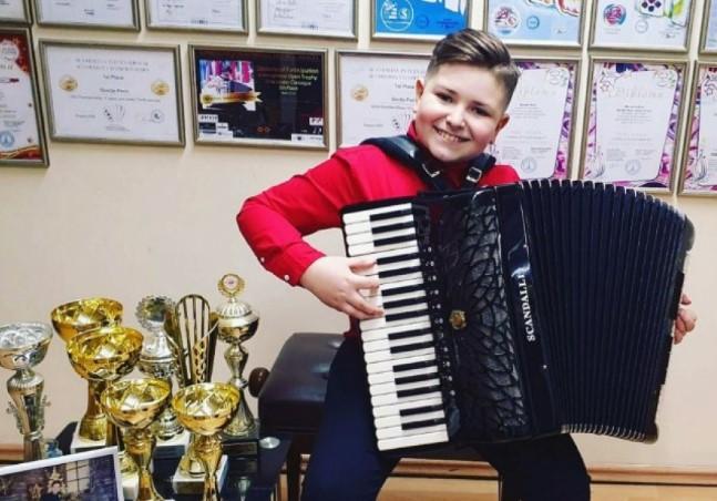 Dvanaestogodišnji dječak plasirao se među pet najboljih na svijetu u sviranju harmonike