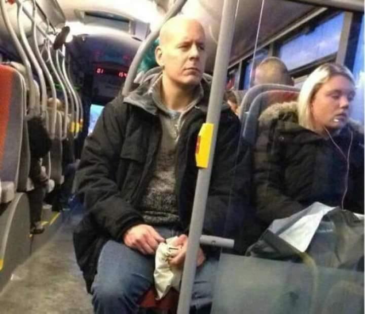 Fotografija iz autobusa postala hit na internetu