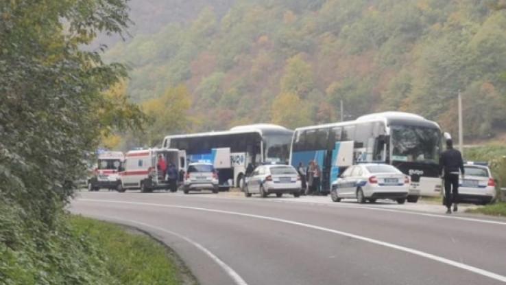 Oglasio se prevoznik koji je dovezao putnike u Ovčar Banju: Stali su da naprave pauzu, vozači su spašavali povrijeđene