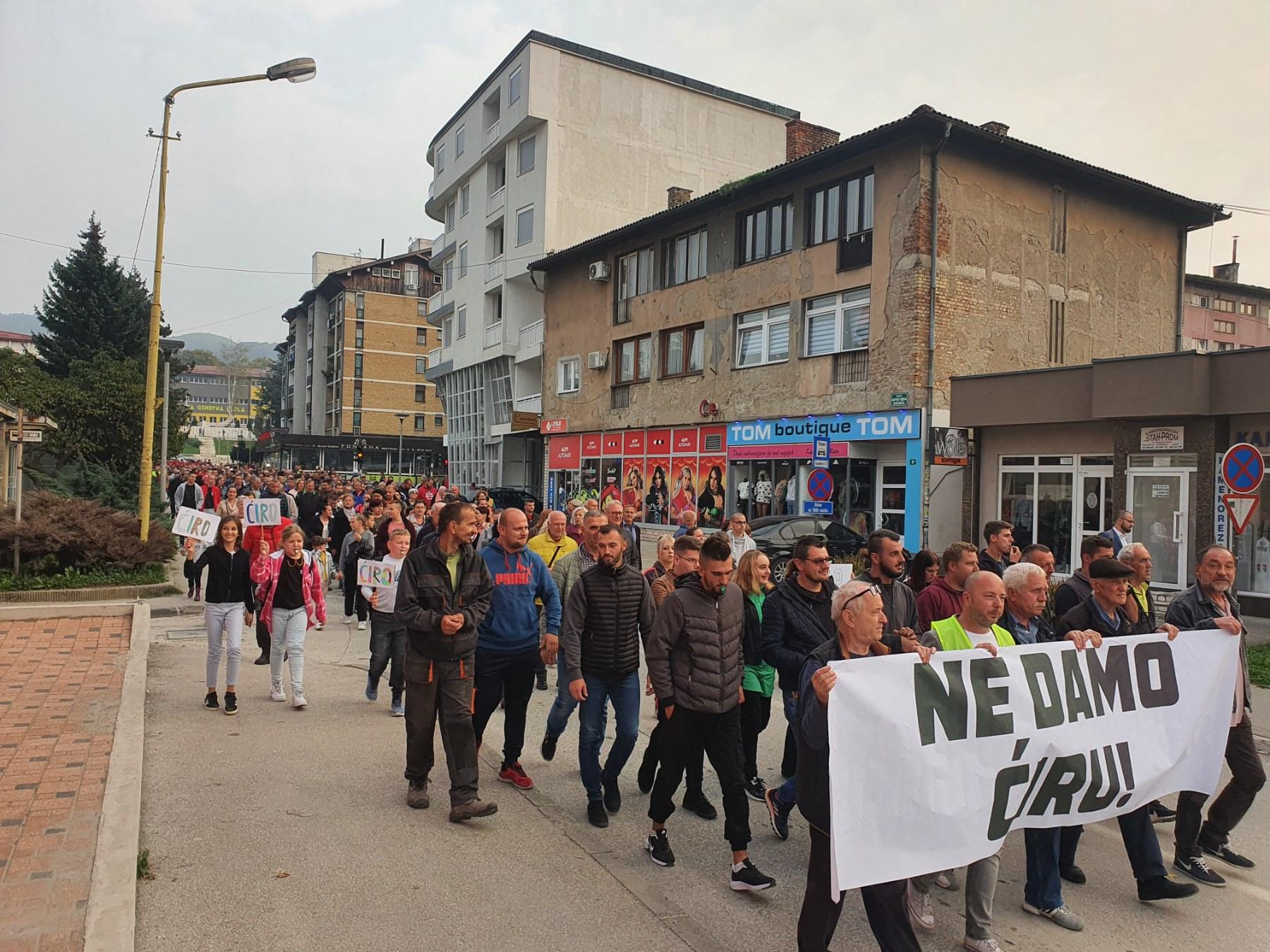 Na protestima u Zavidovićima poručili da im uzmu NES-ovog načelnika, a da ostave Ćiru