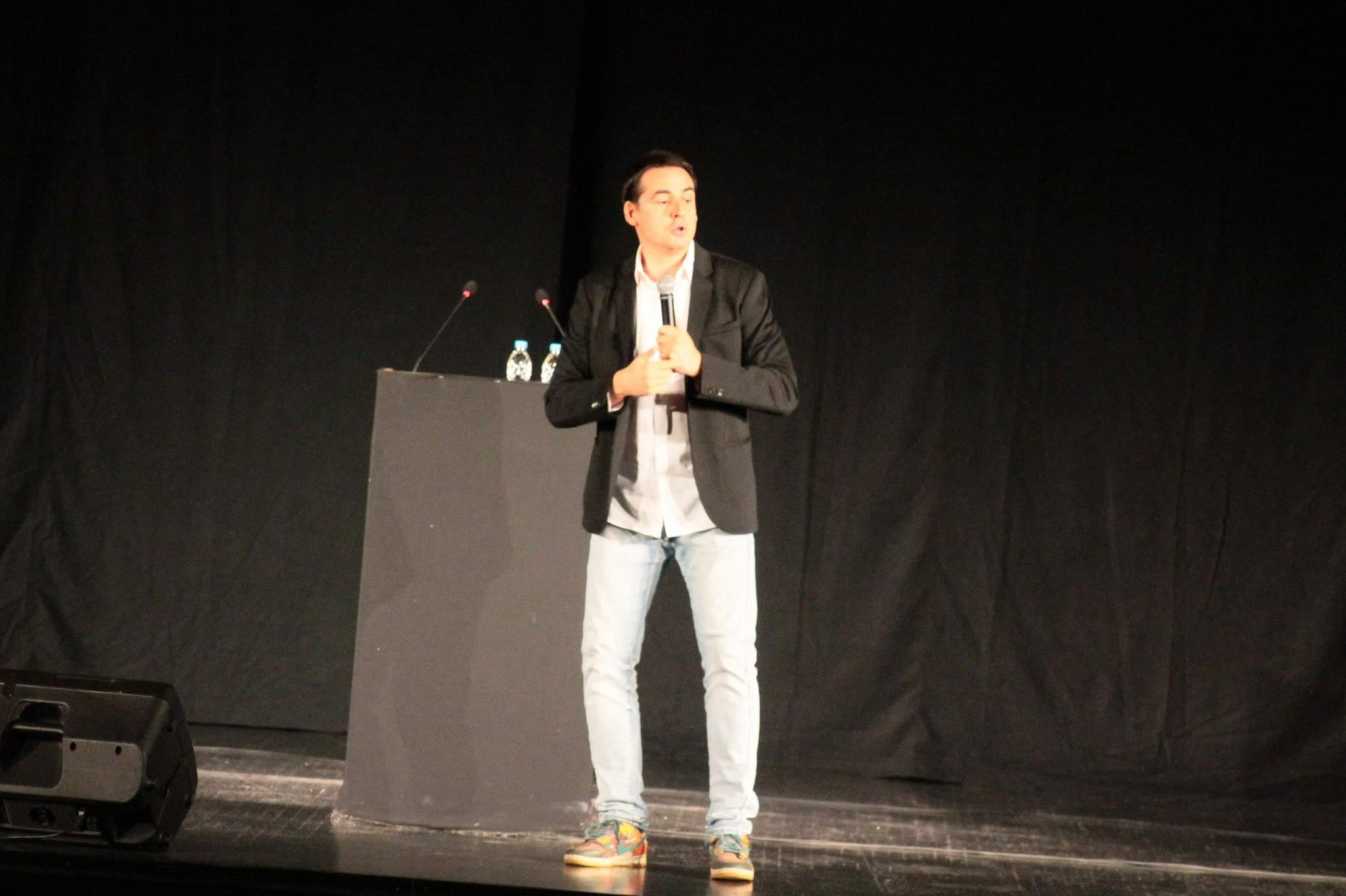Zoran Kesić publici u Sarajevu se predstavio priredbom "Priče i pjesme"