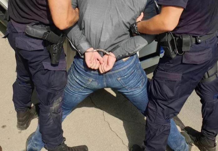 Uhapšena petorica nasilnika: Presreli policajca na ulici u Bratuncu i pretukli ga palicama