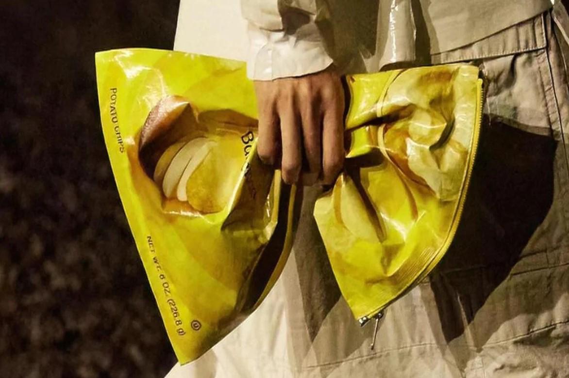 Balenciaga predstavila torbu čiji je izgled inspirisan kesicom čipsa