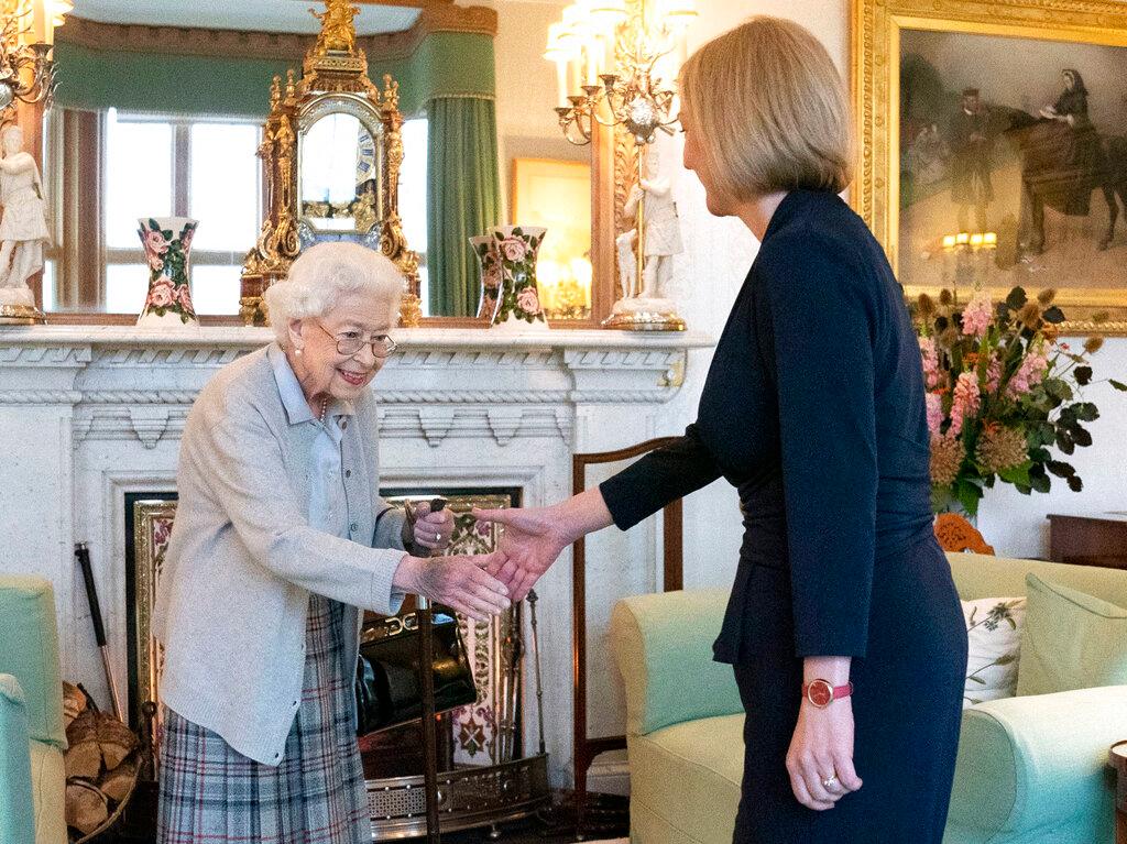 Tras u historiji: Premijerka s najkraćim mandatom, ali i posljednji zvaničnik koji se sastao sa kraljicom Elizabetom II