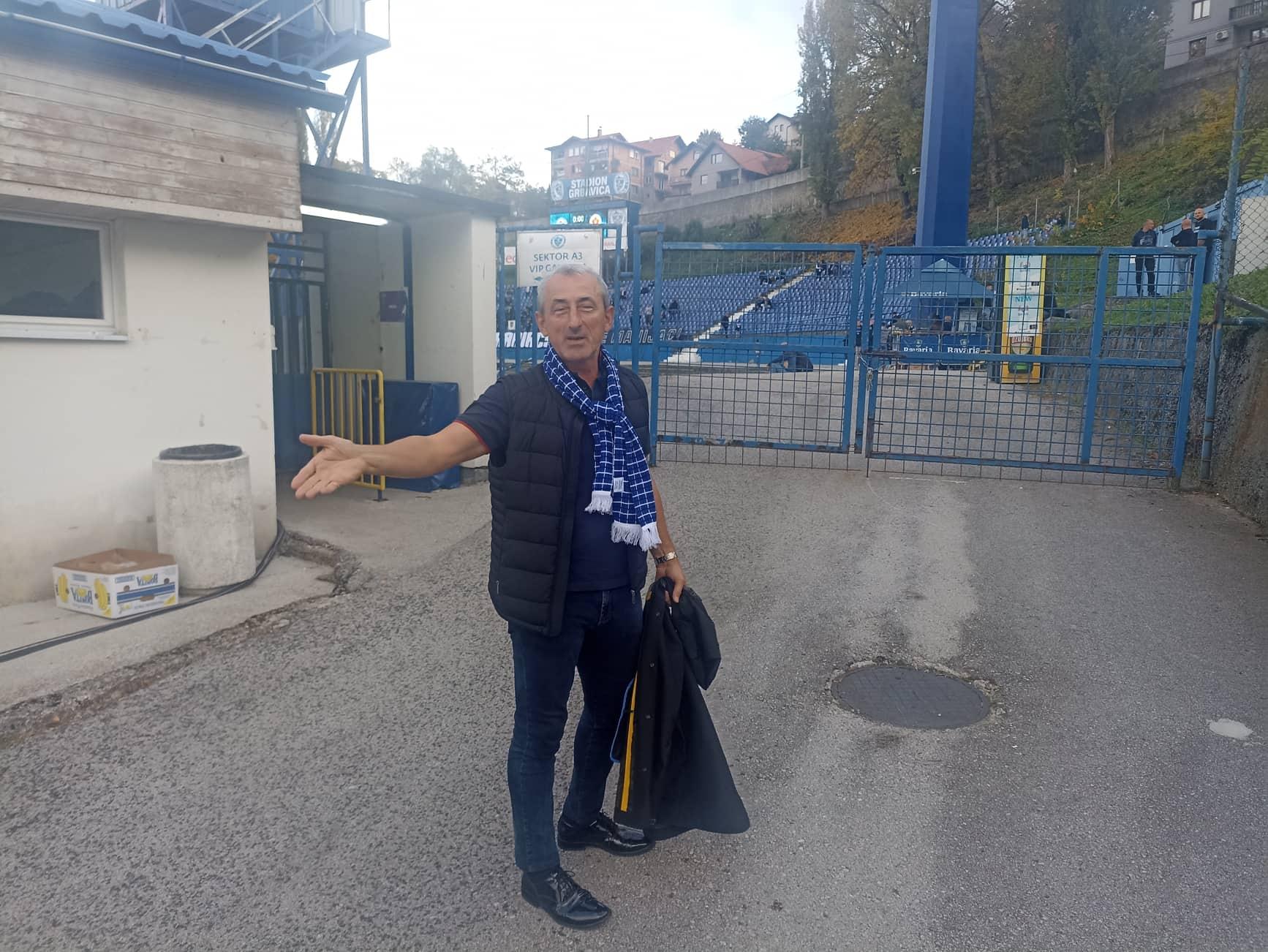 Legendarni fudbaler Željezničara stigao na Grbavicu, pratit će derbi kola protiv Veleža
