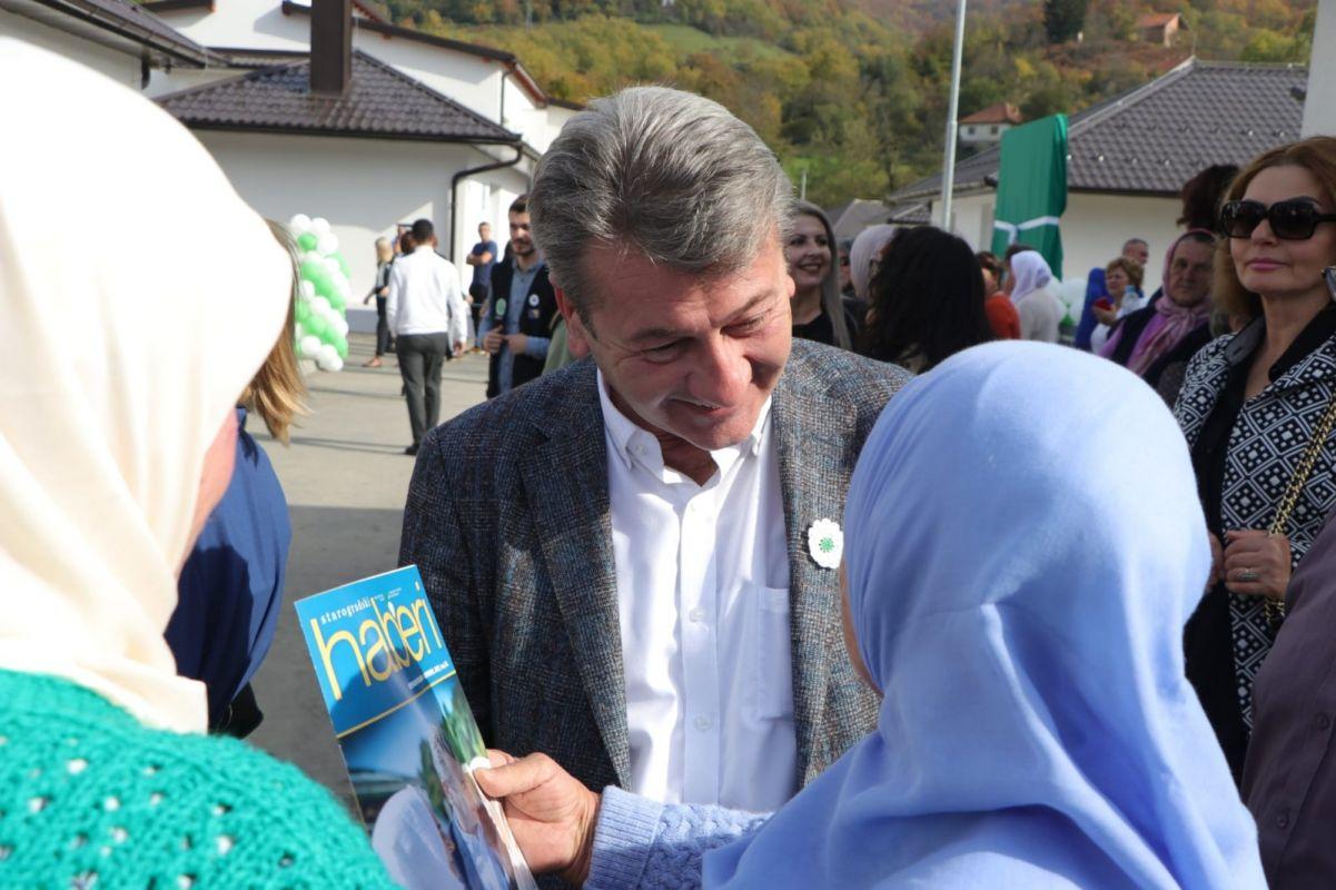 Načelnik Hadžibajrić na otvaranju Centra za starija lica „Hatidža Mehmedović“ u Srebrenici - Avaz