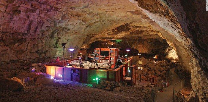 Turisti zbog pokvarenog lifta zarobljeni u pećini - Avaz