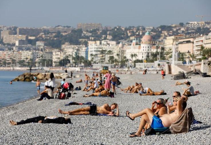 Neuobičajeno toplo vrijeme za Francusku i Španiju: Kupači uživaju