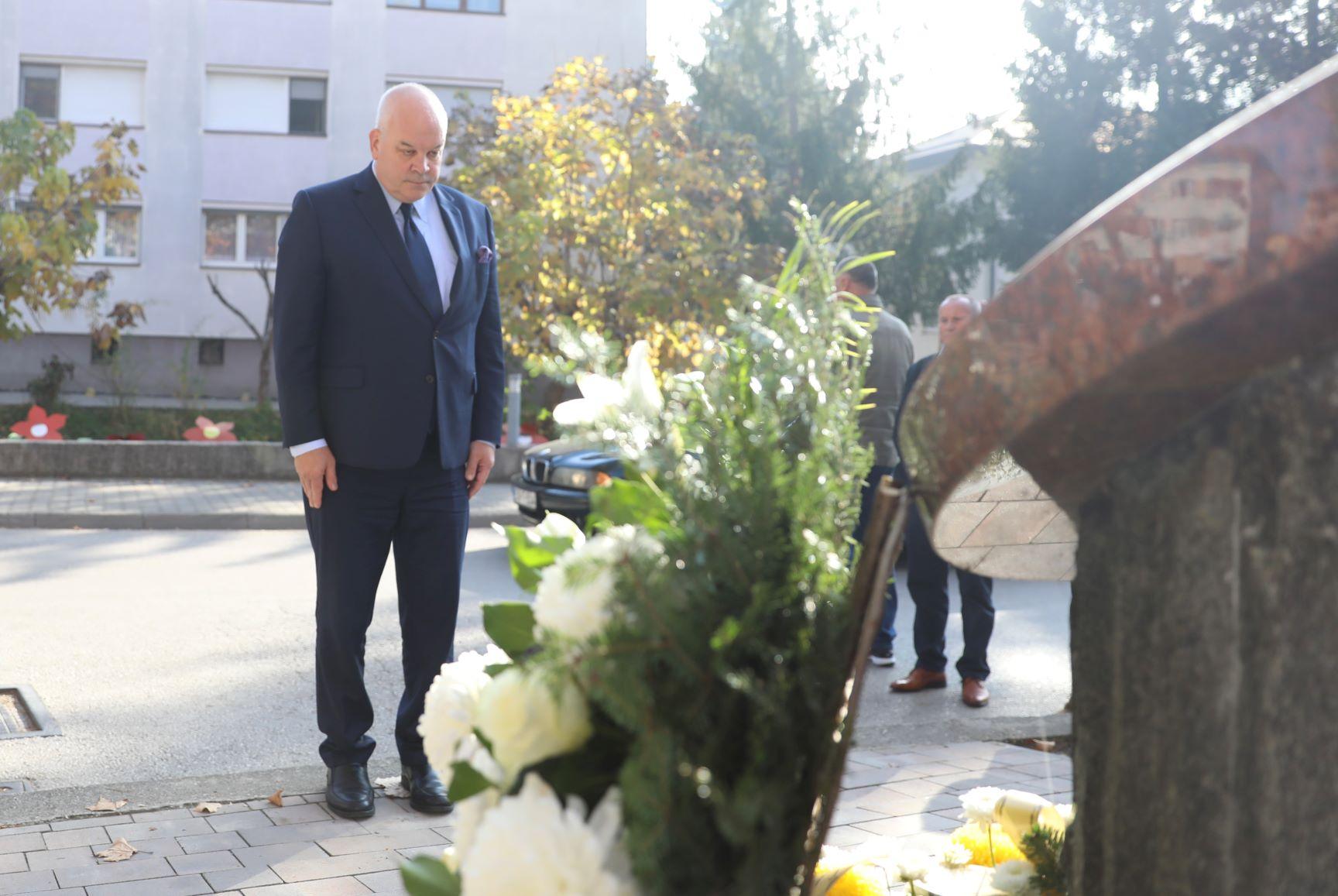 Šef Misije OSCE-a u BiH odao počast civilnim žrtvama rata u Žepču