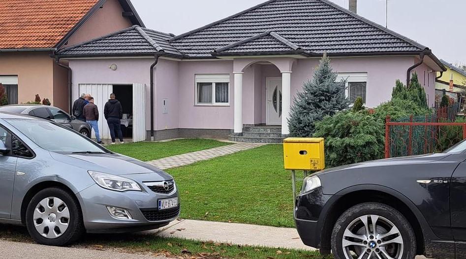 Ubistvo u Vukovaru: Prvo je izgrebao automobil, pa ušao u kuću i izbo ženu