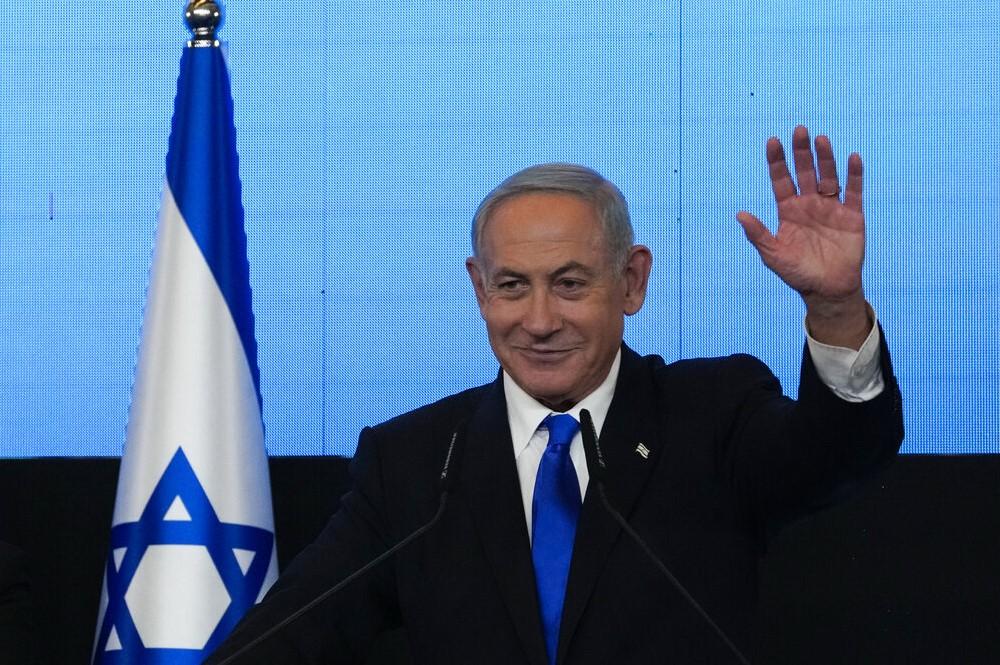 Benjamin Netanjahu, šef stranke Likud, maše svojim pristalicama nakon prvih rezultata izlazne ankete za izraelske parlamentarne izbore - Avaz
