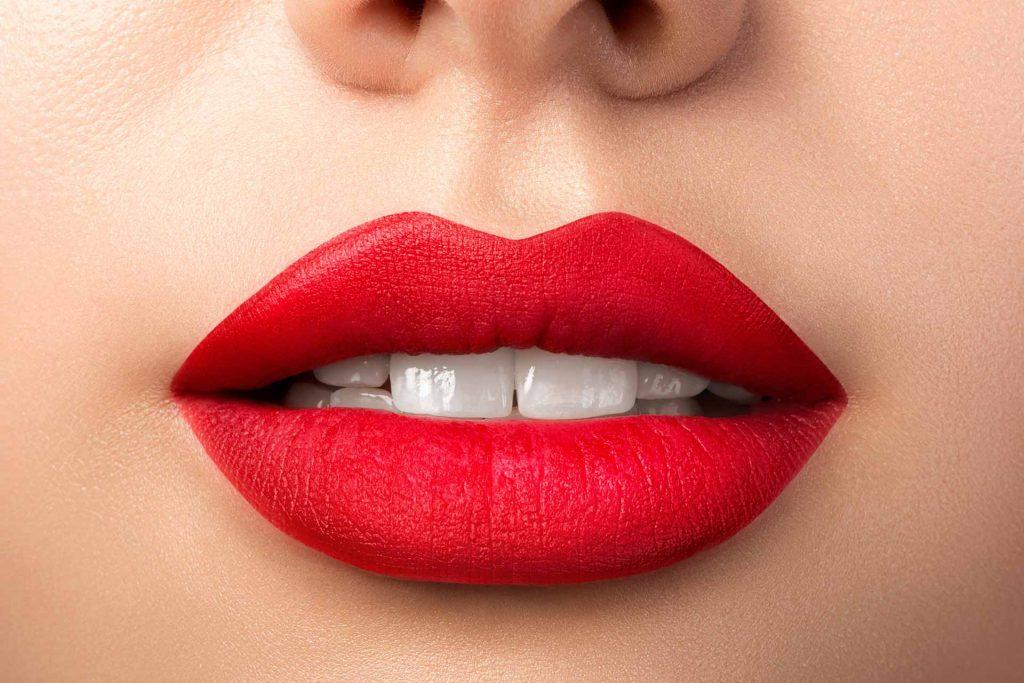 Jednostavan trik s kojim možete povećati usne uz pomoć šminke