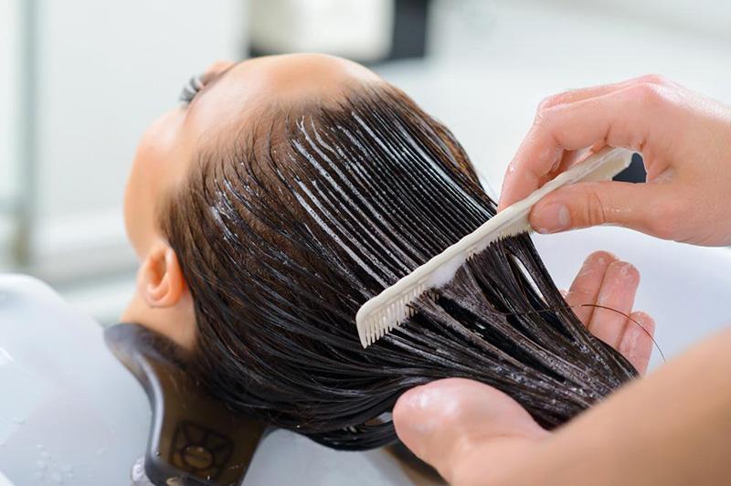 Kako pravilno tretirati mokru kosu?