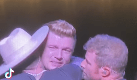 U londonskoj areni O2: Nik Karter se rasplakao usred koncerta zbog smrti brata